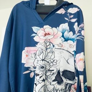 Lightweight skull sweatshirt